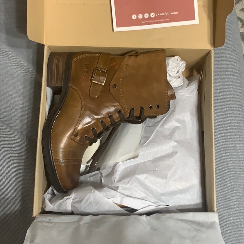 NEW Taos footwear golden tan boots 7-7.5 / eu 38